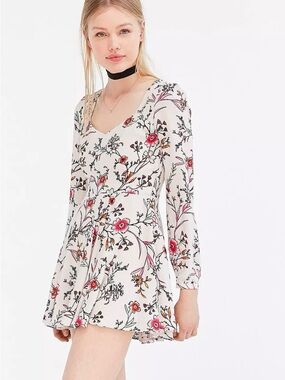 V-Neck Long Sleeve Mini Dress in White with Pink Floral. Ecote’ size 4
